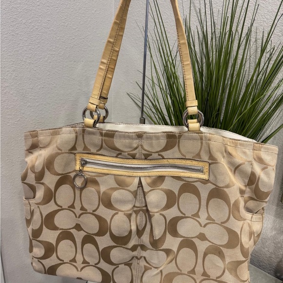 Coach Tan and Cream Shoulder Bag - Picture 2 of 9